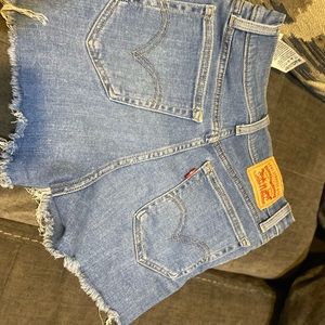 Levi’s size 27 shorts
